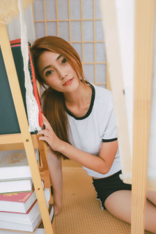 客厅乱H伦女小芳